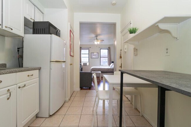 Foto del edificio - 300 E 82nd St