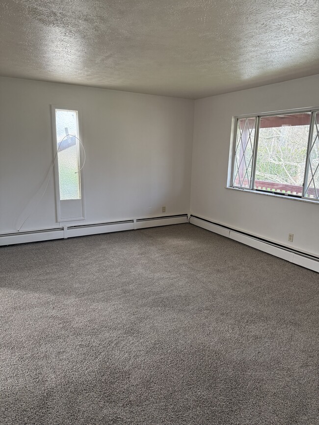 Building Photo - 1369 Cayuga Ave