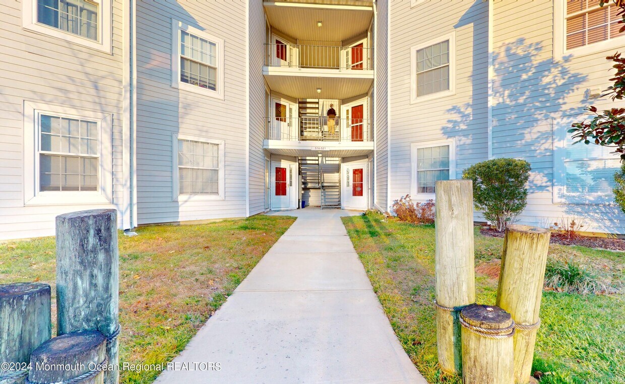 516 Waters Edge Dr, Toms River, NJ 08753 Condo for Rent in Toms River