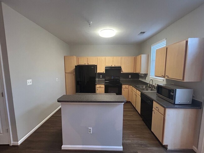 Foto del edificio - 2 Bedroom 2.5 bath Townhouse-Midlothian/Charter Colony area