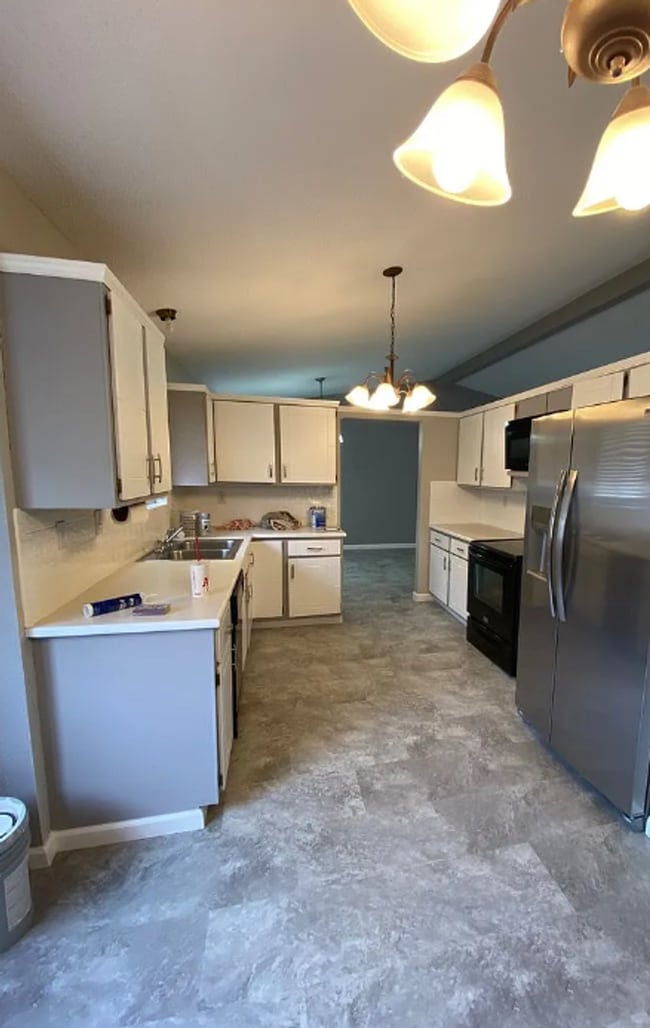 Building Photo - Comfort & Convenience in West Greeley