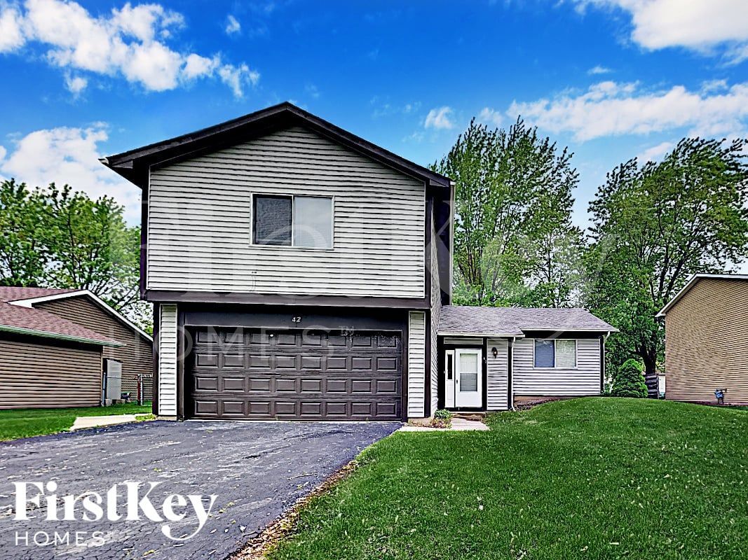 Primary Photo - 42 Deerpath Rd