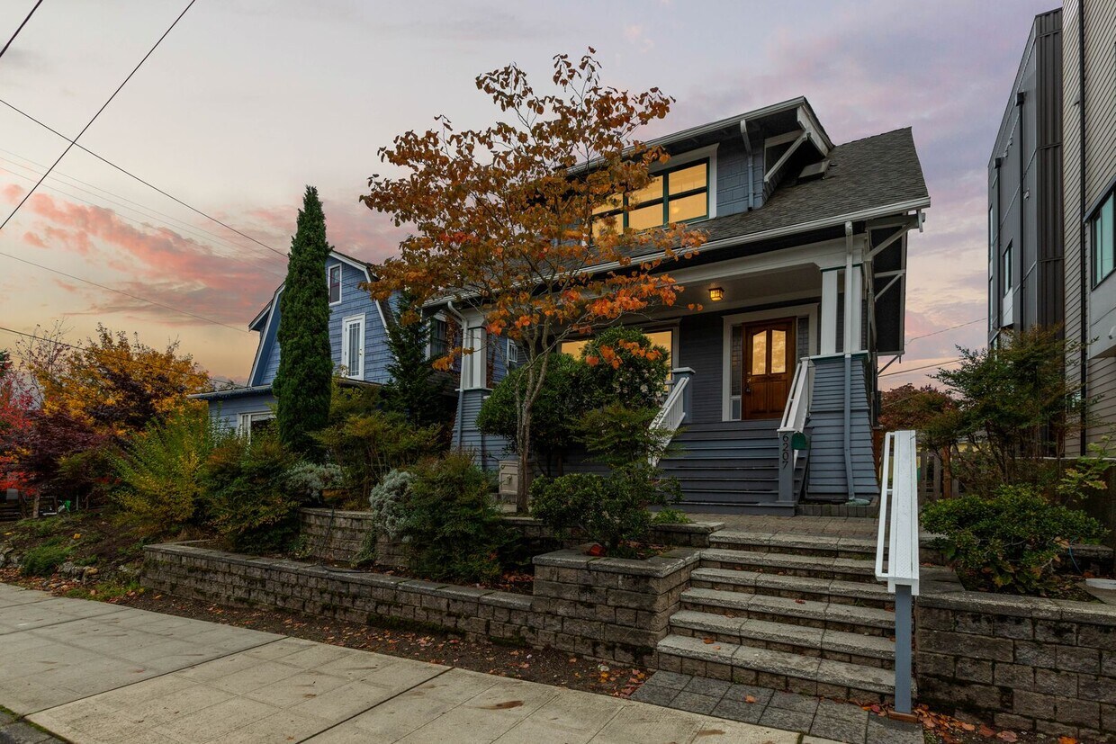 Primary Photo - 3 Bd / 2.5 Ba Seattle Home