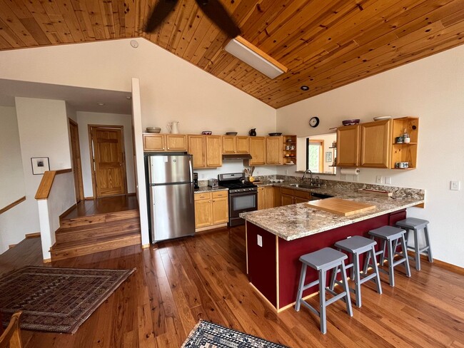 Foto del edificio - Long Term or Ski Lease in Tahoe Donner-$40...