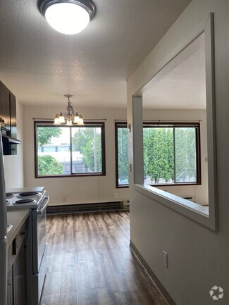 Building Photo - 1525 SE 49th Ave