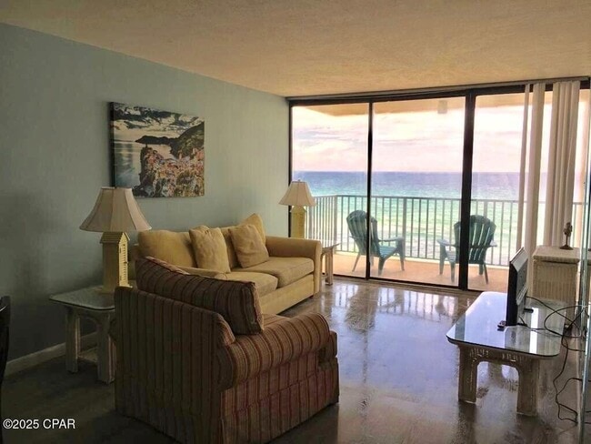 Building Photo - 6905 Thomas Dr