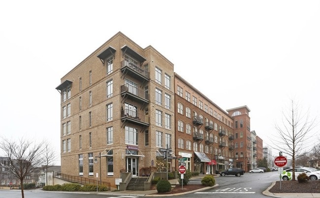 Building Photo - 360 Chambers St