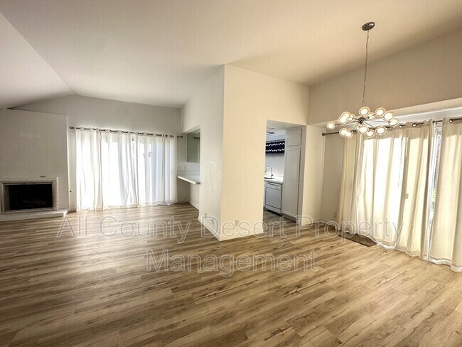 Foto del edificio - 1675 N Fairway Cir E