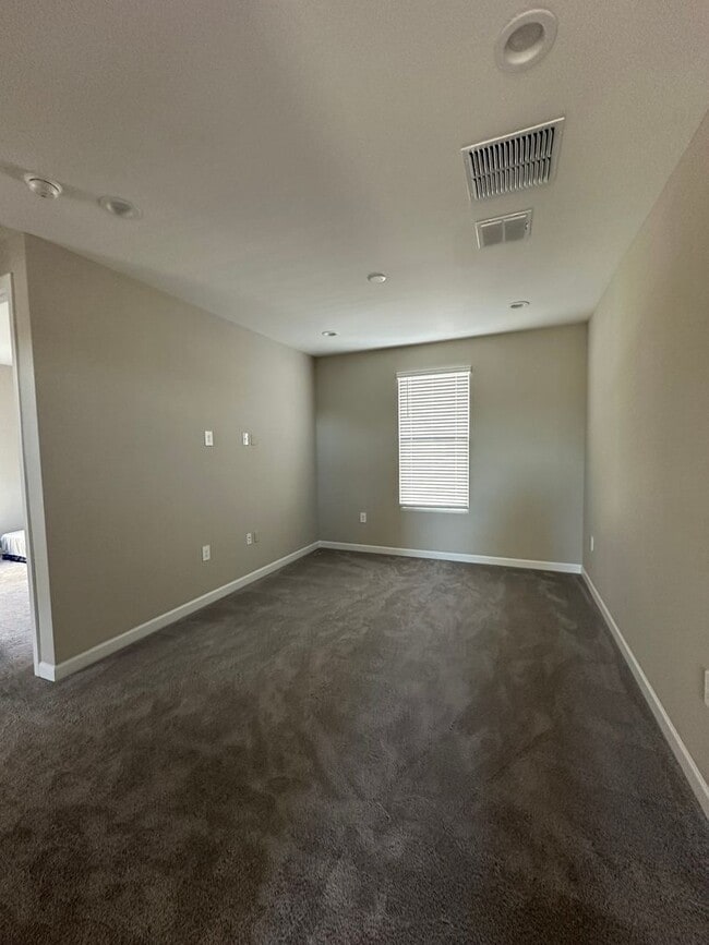 Foto del edificio - 3 BEDROOM SMART HOME FOR RENT IN GATED ARA...