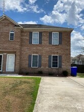 Building Photo - 208 S Pointe Dr