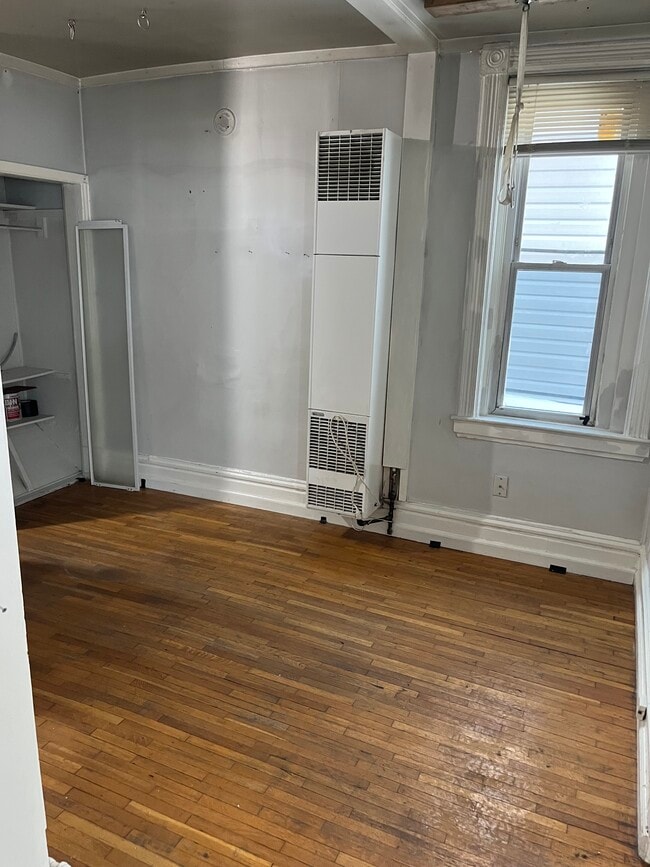 Building Photo - 617 Maryland Ave E