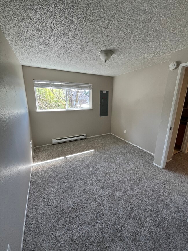 Building Photo - 4165 SE Cesar E Chavez Blvd