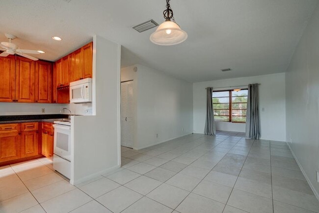 Foto del edificio - 2111 NE 1st Ct