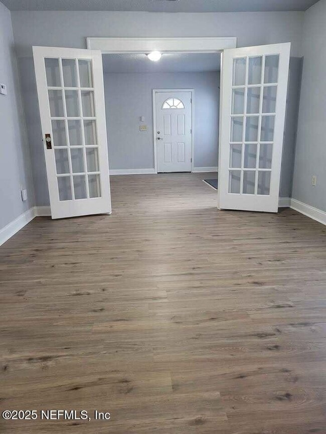 Building Photo - 1515 W 2nd St