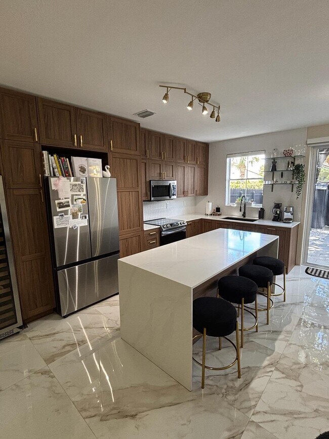Foto del edificio - 5471 NW 107th Ave