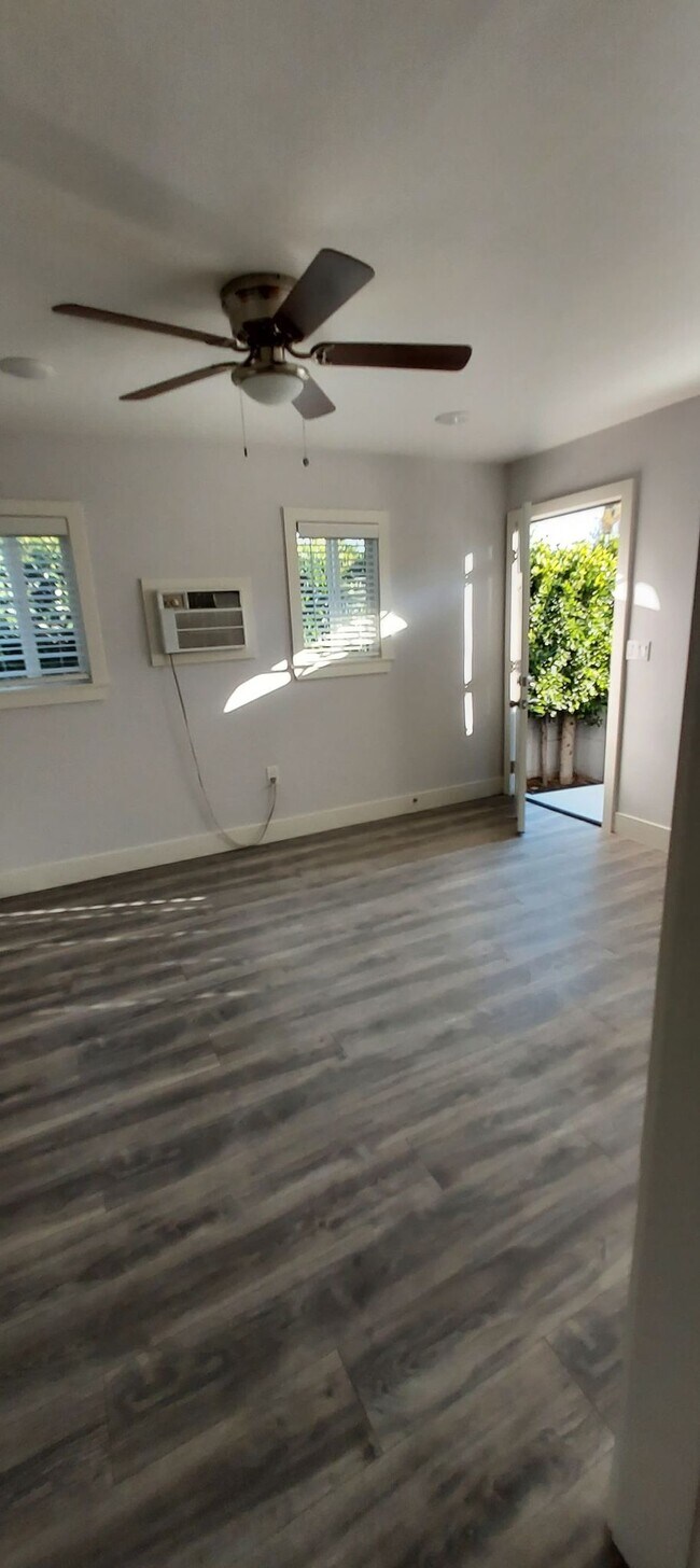living room - 549 W Avenue 26