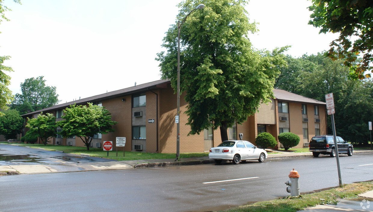 Primary Photo - Marlboro Place Apartments