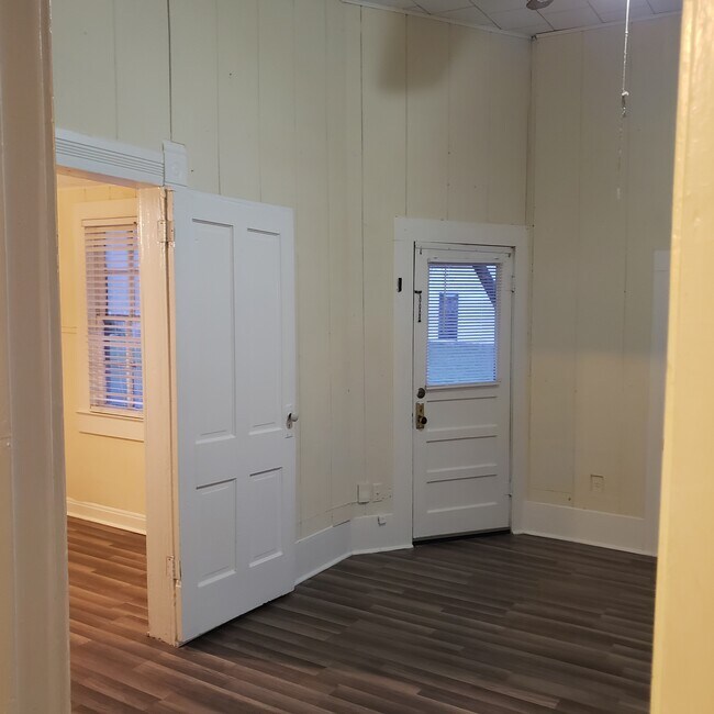 Foto del edificio - 716 N Main St