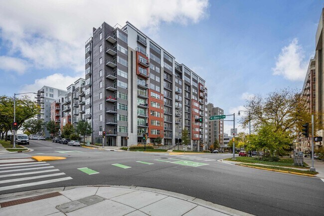 Foto del edificio - 309 W Washington Ave