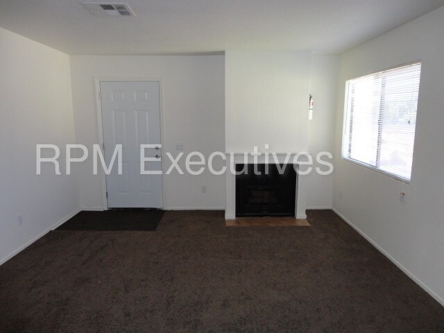 Building Photo - 824 E Avenue J12