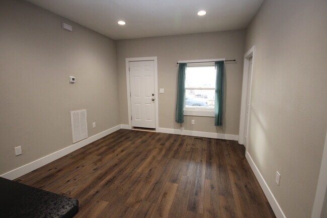 Foto del edificio - 715 11th St S