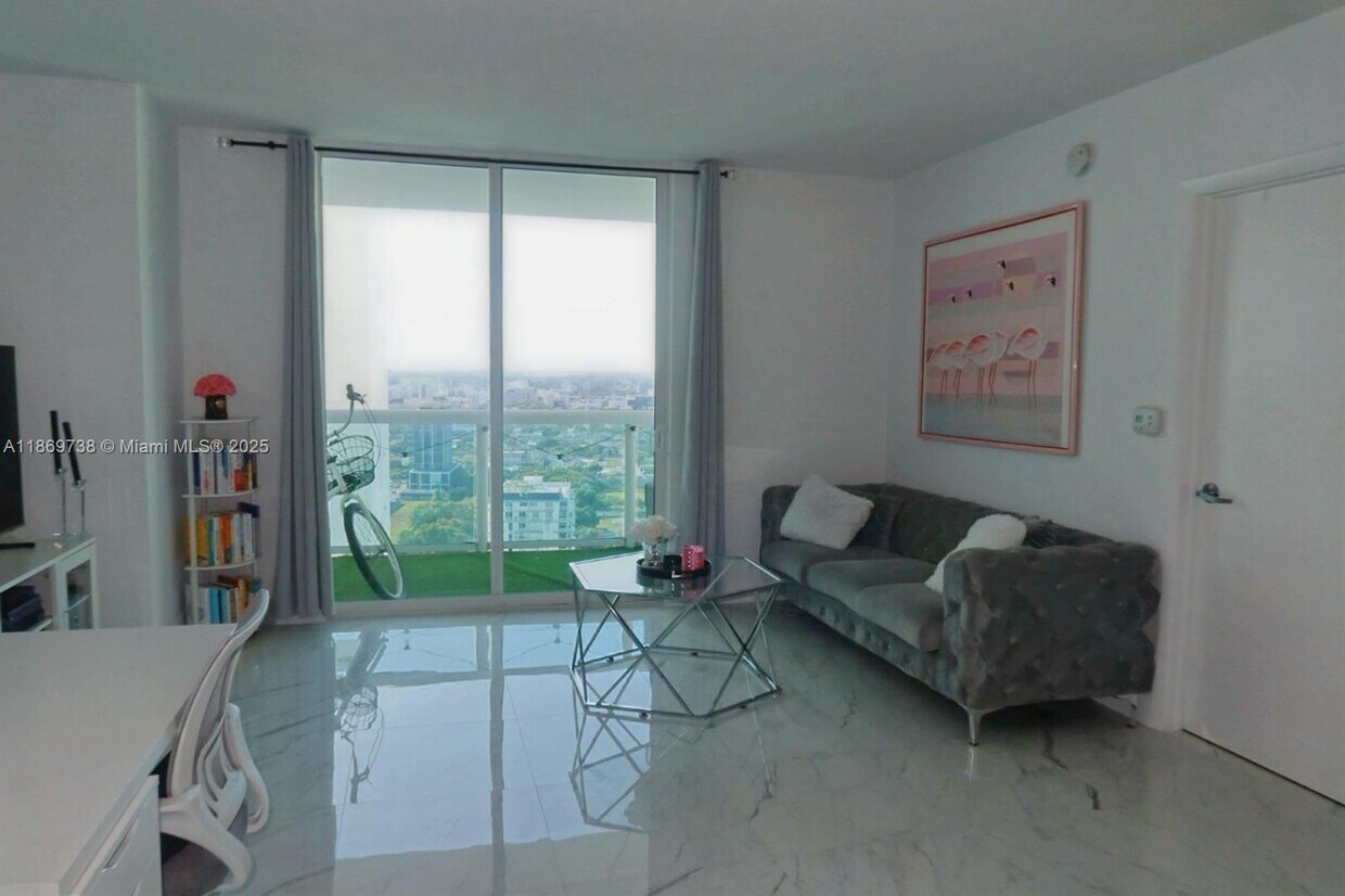 Primary Photo - 1800 N Bayshore Dr