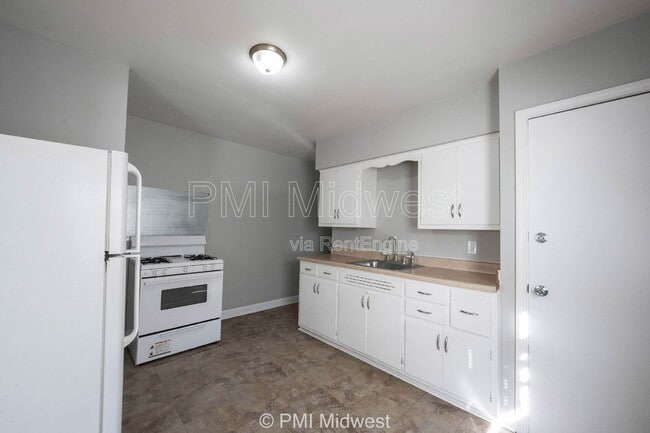 Building Photo - 2512 Brookside Pkwy N Dr