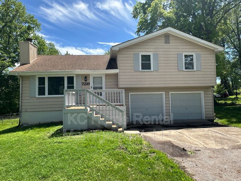 Foto principal - 7219 Ridge Ave