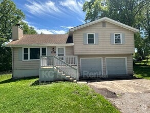 Building Photo - 7219 Ridge Ave