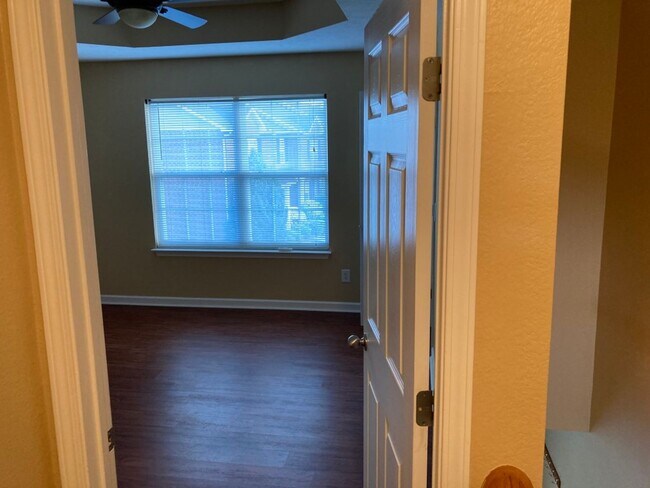 Foto del edificio - MOVE IN SPECIAL $300 off one month's rent ...