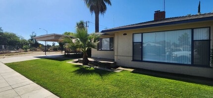 Building Photo - 2038 E Ashlan Ave