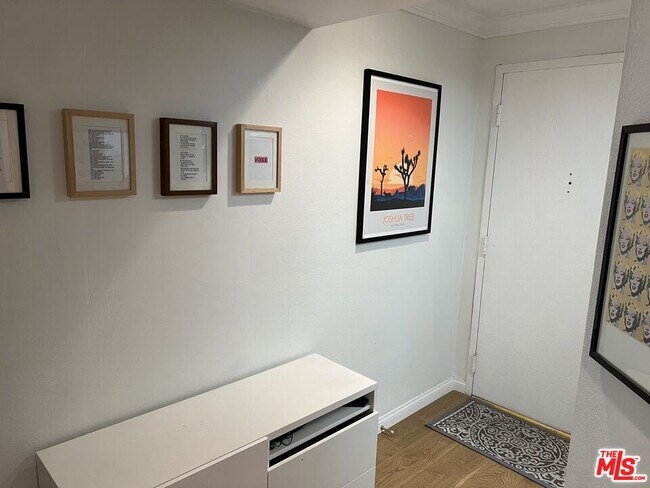 Foto del edificio - 911 N Kings Rd