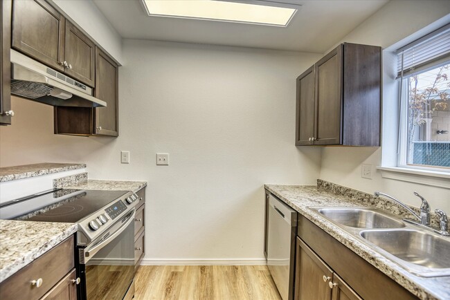 Foto del edificio - 3002 N Crestline St