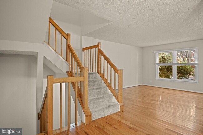 Foto del edificio - Charming Townhome with Modern Amenities