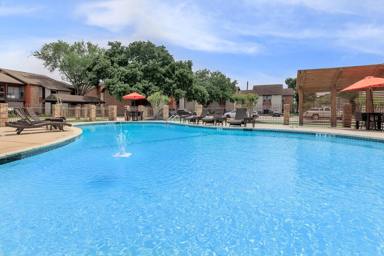 Residence at Deer Park Apartments Apartments 335 E San Augustine St