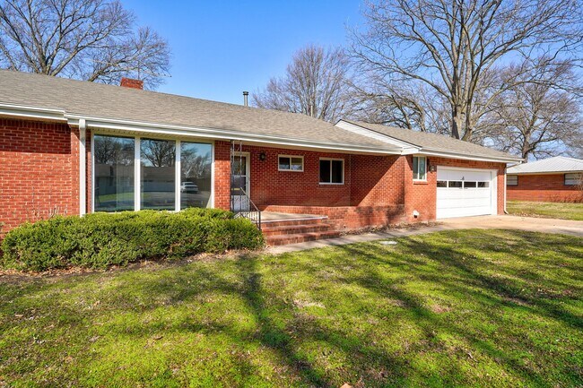 Building Photo - 1419 Crescent