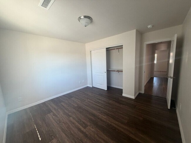 Foto del edificio - 470 Serenity Ct