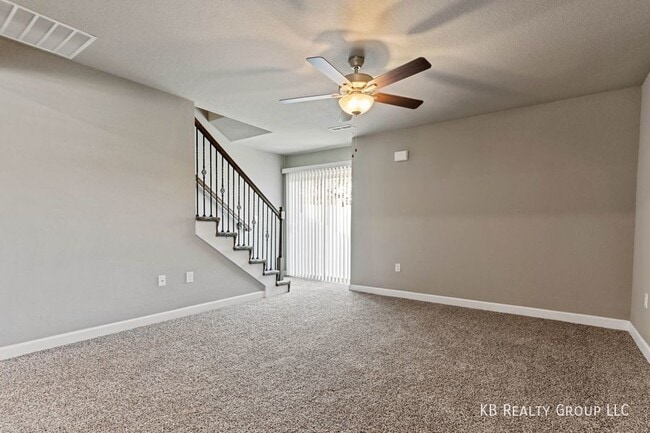 Building Photo - Newer 3 Bed Townhome in Belton; Raymore-Pe...