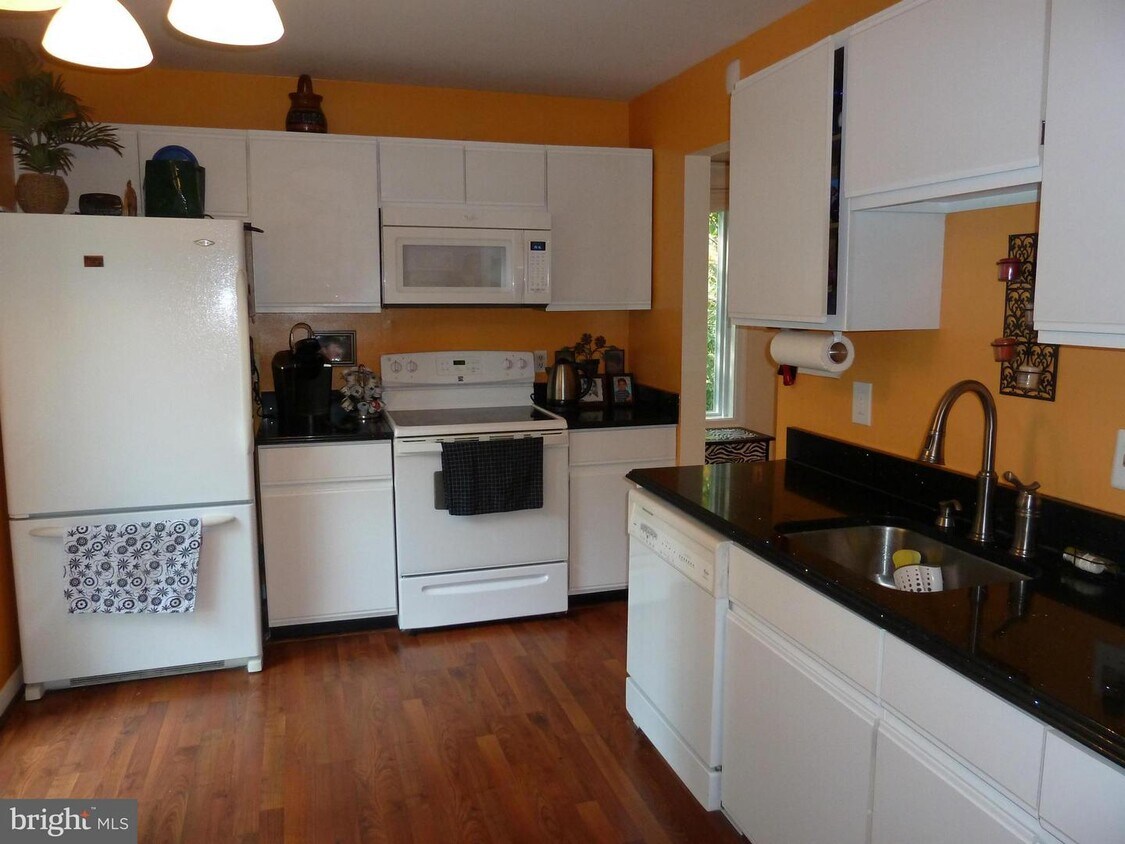 Foto principal - 3015 Mission Square Dr