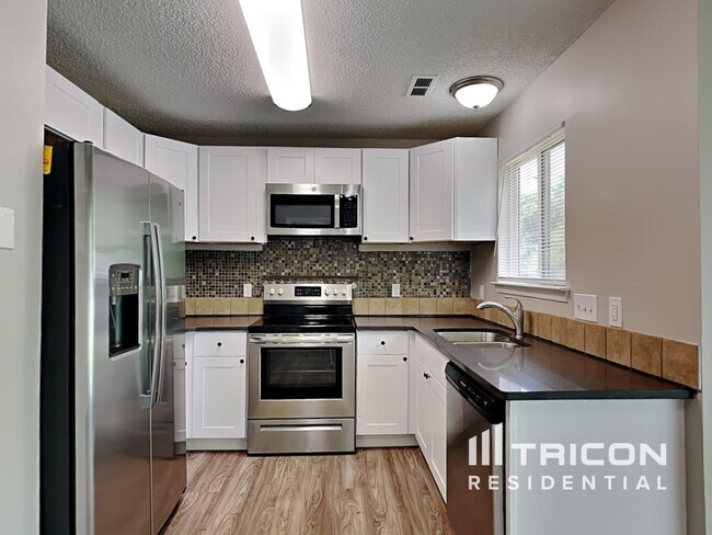 Foto del edificio - 13006 Planters Row Dr