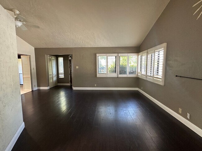 Foto del edificio - Welcome to your dream rental in Auburn!