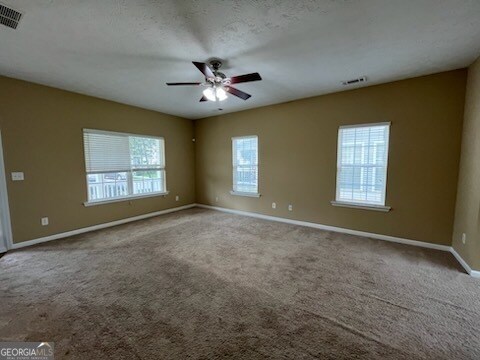 Foto del edificio - 74 Roxbury Ln