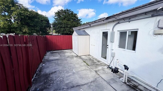 Foto del edificio - 165 NE 162nd St