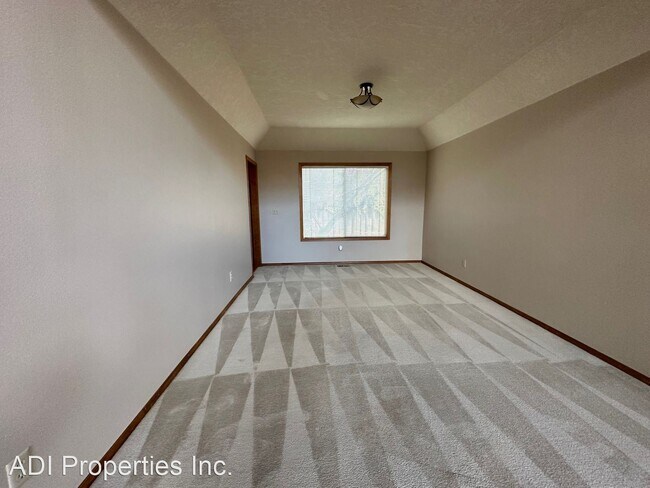 Foto del edificio - 4 br, 2.5 bath House - 16256 NW Kevin Ct
