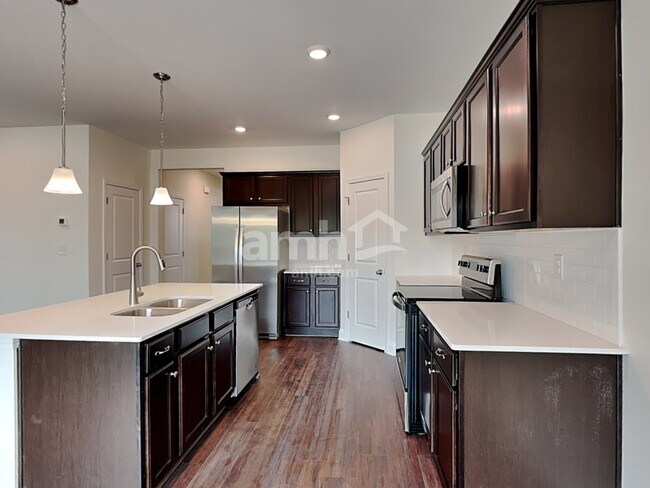 Building Photo - 636 Rivermist Dr