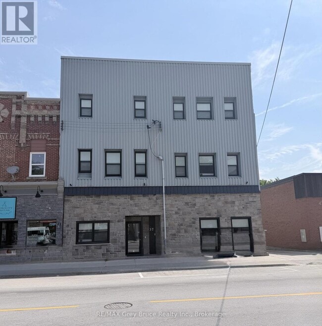 Building Photo - 39 1st Ave S
