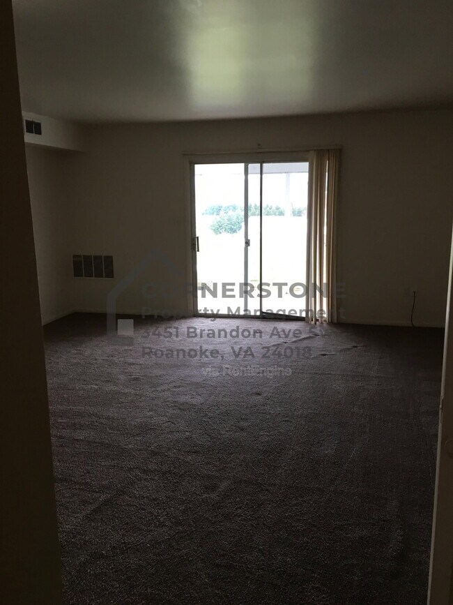 Foto del edificio - 6500 Carefree Ln