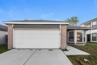 Building Photo - 3425 Benfield Dr