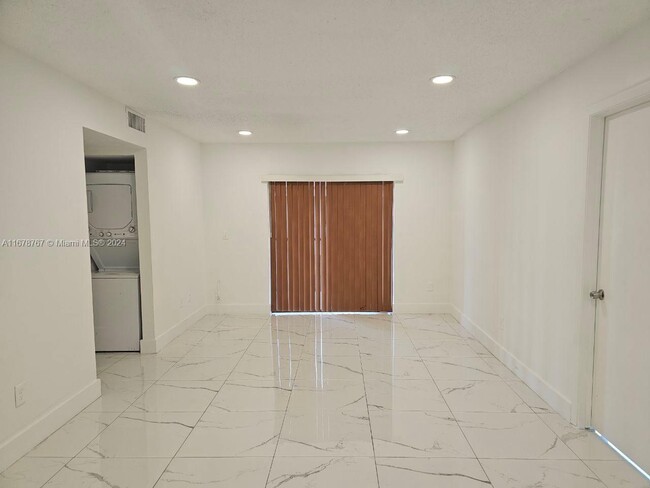 Foto del edificio - 6580 W 27th Ct