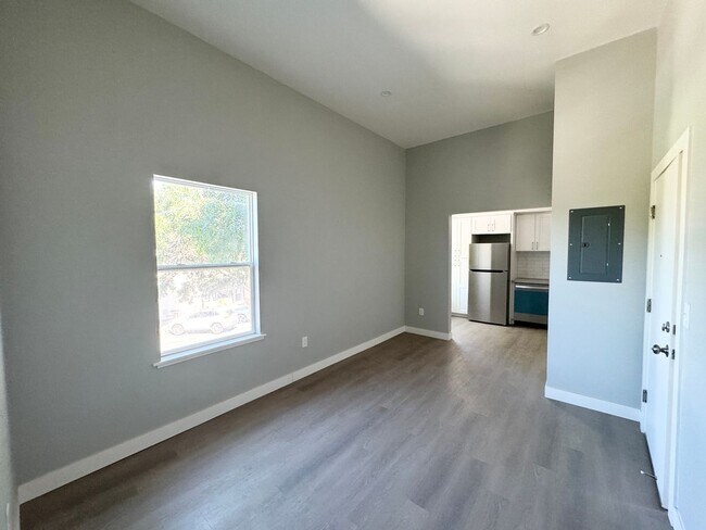 Foto del edificio - Perfect Shape Downtown Livermore Living Condo above Yin-Yin Restaurant
